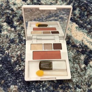 🦋5/$25🦋 Clinique Eyeshadows and Blusher Set
